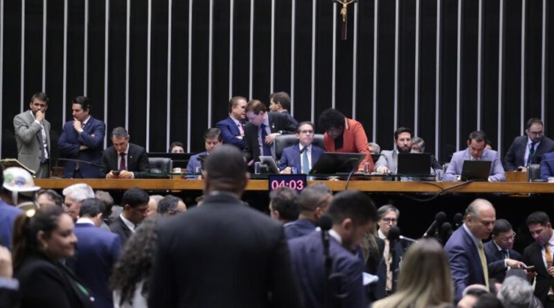 Apesar da aprovação da PEC 66, Servidores conquistam vitória